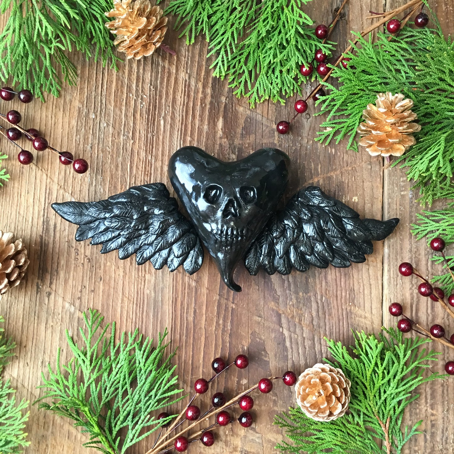 Skull Corazón with Wings